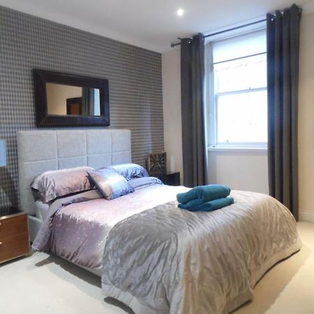 West End -Stunning, 2 Bedroom, Main Door Flat With Private Parking Glasgow Eksteriør bilde
