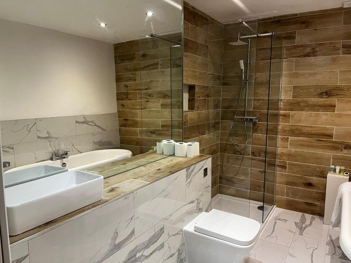 West End -Stunning, 2 Bedroom, Main Door Flat With Private Parking Glasgow Eksteriør bilde