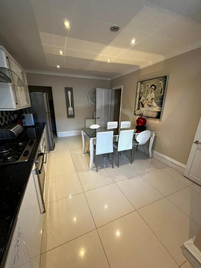 West End -Stunning, 2 Bedroom, Main Door Flat With Private Parking Glasgow Eksteriør bilde