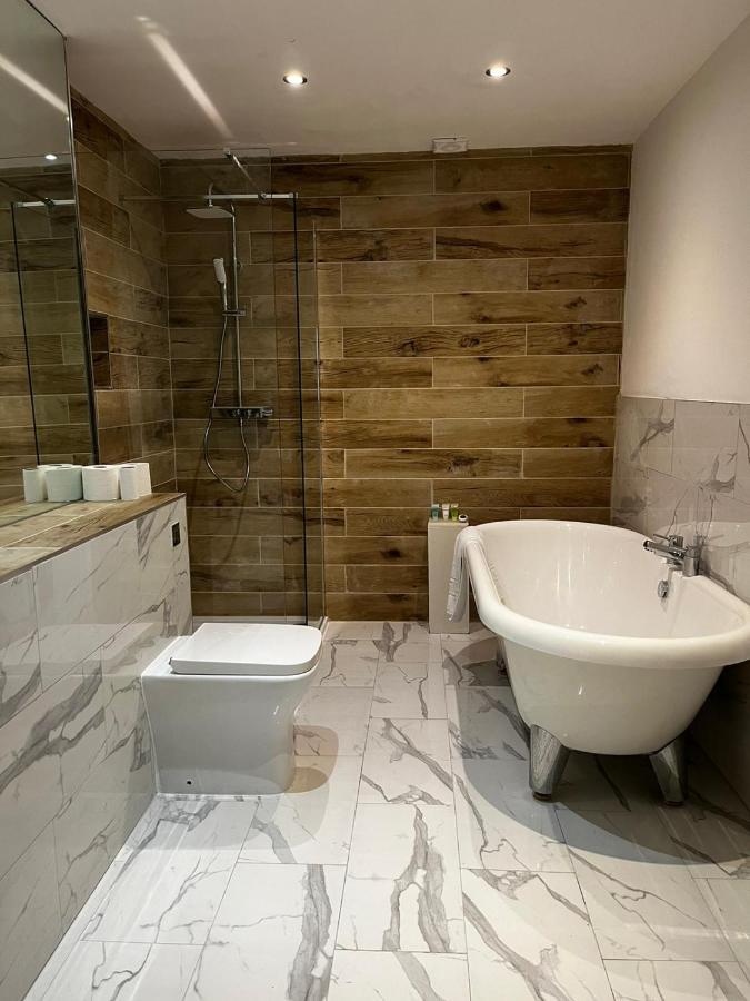 West End -Stunning, 2 Bedroom, Main Door Flat With Private Parking Glasgow Eksteriør bilde
