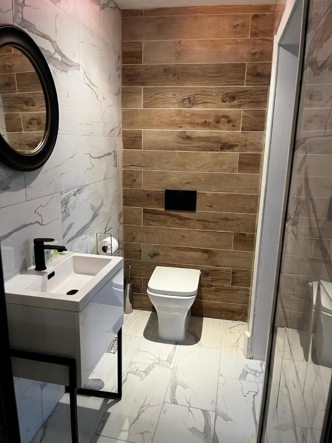West End -Stunning, 2 Bedroom, Main Door Flat With Private Parking Glasgow Eksteriør bilde