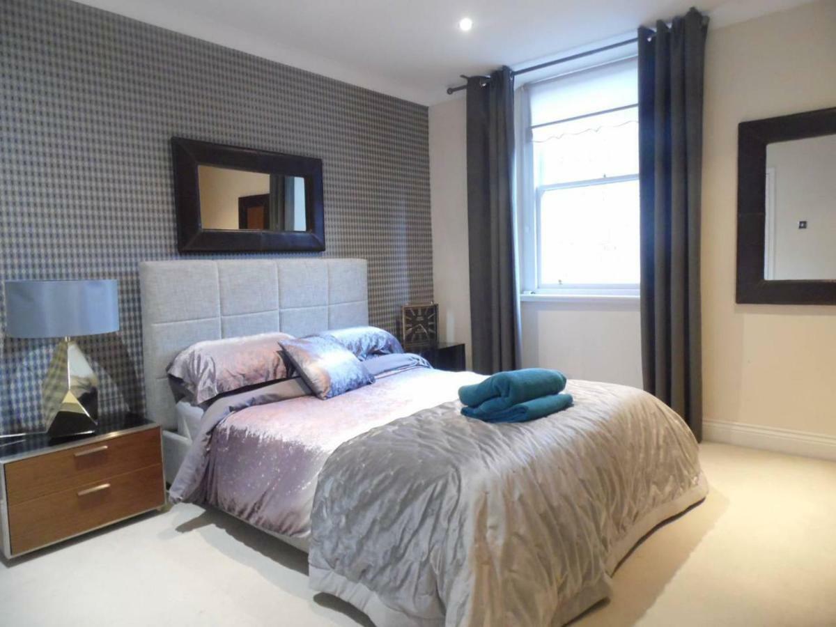 West End -Stunning, 2 Bedroom, Main Door Flat With Private Parking Glasgow Eksteriør bilde